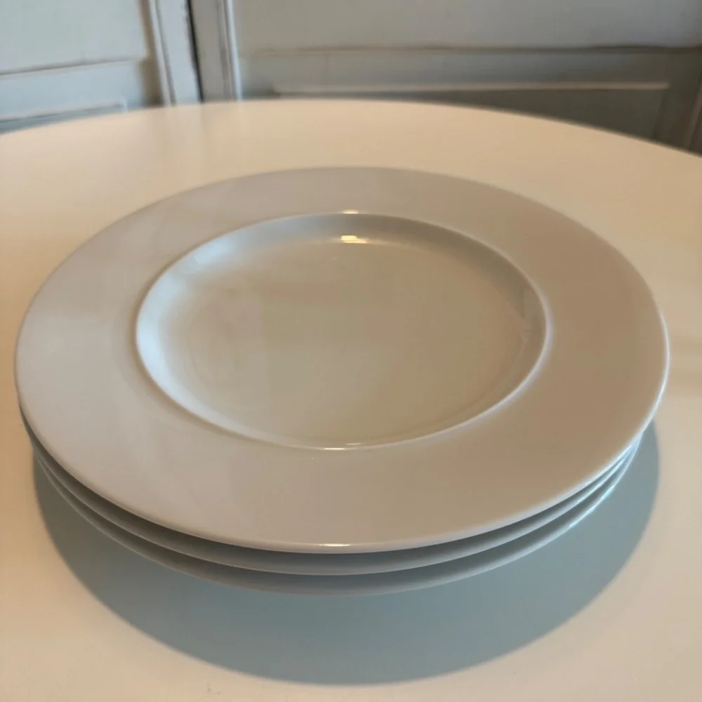 Crate&Barrel EPOCH Kathleen Willis White 9.5